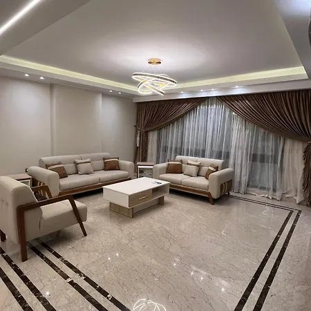 شفة فندقية بالدقي